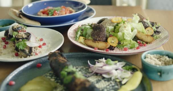 Bucătăria Estică Salată Proaspătă Georgiană Bucătărie Națională Georgiană Mâncare Masă — Videoclip de stoc