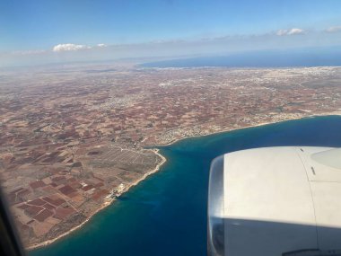 Kıbrıs 'ın uçaktan görünüşü 