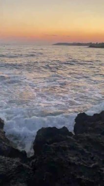 Sahilde gün batımı