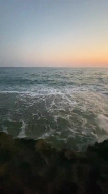 Sahilde güzel bir gün batımı