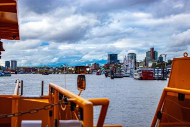 Hamburg, Almanya - 2019 - Hamburg City, Almanya 'dan güzel manzara. Ünlü turistik şehir. 