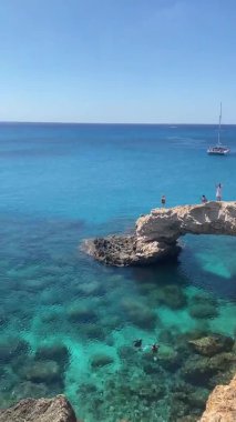 Deniz kıyısının güzel manzarası