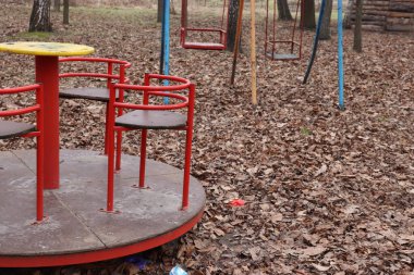 Parktaki çocuk parkı.