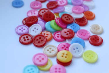 Kumaşın arkaplanındaki düğmeler