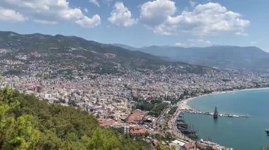 Deniz kıyısının güzel manzarası