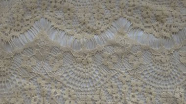 Beyaz dantel dokusuna.
