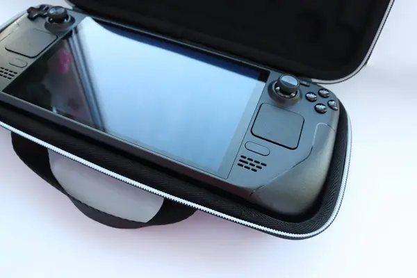 Cep telefonu ve kablosuz kulaklık.