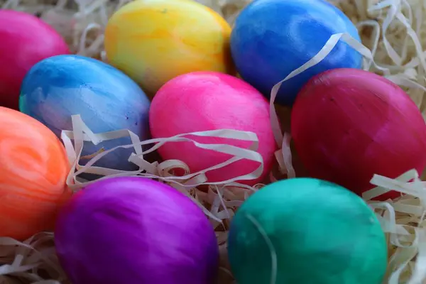 Sepetteki Paskalya yumurtaları