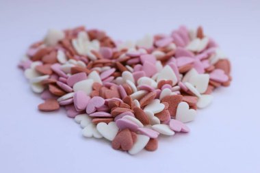 Aşkta renkli kalpler