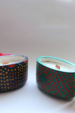 Siyah tabakta geleneksel Hint yemeği