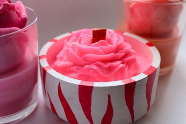  mum, şakayık mumu, pembe şakayık, el yapımı mum, soya mumu, el yapımı, hediye, pembe, kırmızı, beyaz
