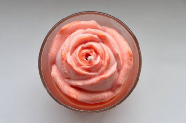 mum, mum, turuncu gül, el yapımı mum, soya mumu, el yapımı, hediye, beyaz arka plan, dekor, ev dekorasyonu, gül, hediye, tatil, kutlama