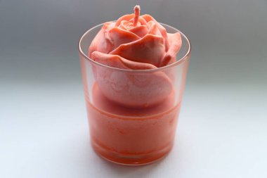 mum, mum, turuncu gül, el yapımı mum, soya mumu, el yapımı, hediye, beyaz arka plan, dekor, ev dekorasyonu, gül, hediye, tatil, kutlama