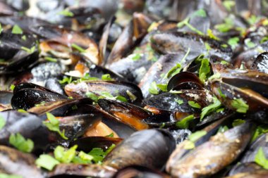  Haşlanmış midye, otlar, midyeler, deniz ürünleri, sokak yemekleri, ayak kortu, yemek, barbekü, balık, ızgara,