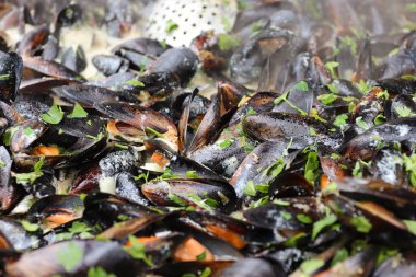  Haşlanmış midye, otlar, midyeler, deniz ürünleri, sokak yemekleri, ayak kortu, yemek, barbekü, balık, ızgara,