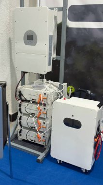 Inverter ile Lityum Pil Enerji Depolama Rafı