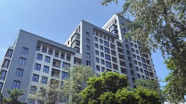 Şehrin modern binası