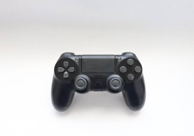  Oyun kumandası yakın plan, Modern siyah oyun denetleyici - konsol için ergonomik oyun aksesuarı, beyaz arkaplan üzerinde oyun denetleyici, beyaz arkaplan üzerinde joystick, gamepad