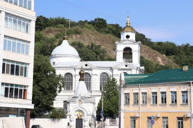 Podil 'deki Kutsal Haç' ın Yüceltilmesi Ortodoks Kilisesi, Klasik Tarz Kyiv Tarihi Tapınağı, Mimari Görünüm