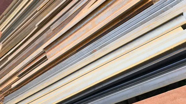 Yapı ve mühendislik çözümleri için birikmiş çelik profilleri endüstriyel dokular