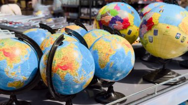 Store Shelf Görsel Coğrafya, Seyahat ve Eğitim Dekorasyonu Konulu Küre Koleksiyonu