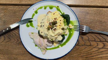 Cafe Menüleri için Sos ve Tavuk, Gıda Blogları ve Restoran Reklamları ile Moda Kahvaltı Servisi