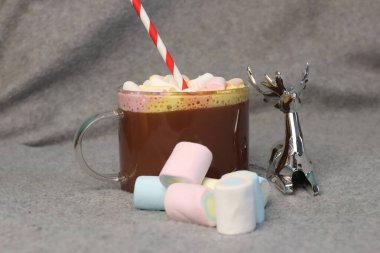 Noel Kampanyaları için Şekerlemeli Sıcak Çikolata ve Festivalci Ren Geyiği Kış İçeceği, Bayram tebrik kartları, Kahve Dükkanı Tanıtımları ve Gıda Blogları