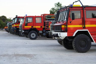 Acil durum askeri araçları park edildi