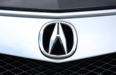 Vinnytsia, Ukrayna; 21 Mayıs 2025. Acura MDX logosu ve amblemi. Lüks SUV Acura MDX radyatör ızgarası. Crome Acura logosunu kapat. Araba kaputundaki Acura amblemini kapat.