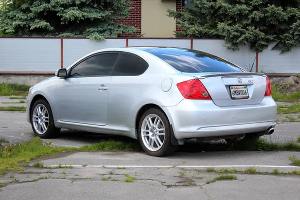 Vinnytsia, Ukrayna; 21 Mayıs 2025. Şehir caddesinde Japon Coupe Scion TC. Park yerinde lüks spor coupe Scion TC. Arka görünüm.