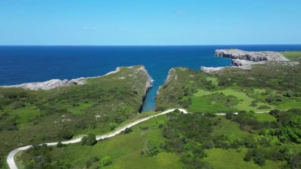 Vista Aérea Del Océano Una Playa Aguas Cristalinas Entre Canales — Vídeo de stock