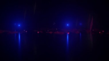 Organik metal kavisli, ışık çekirdekli ve merkezi merkezli fantastik yabancı gezegen turuncu manzarası. 3D görsel sanat, 4k çözünürlük.