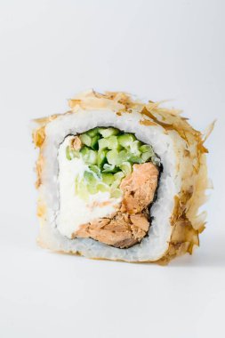 Suşi Close-Up sosis yapılan ve lahana ve ketçap ile ele alır. Ev yapımı Asya tarzı. Suşi yemek melez eğilim. Japon yemekleri.