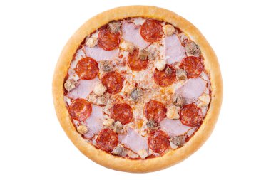 Beyaz arka planda dört çeşit etli et.