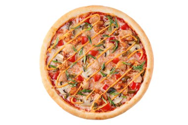 Beyaz arka planda Tom tatlı patates pizzası.