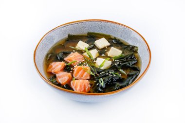 Somonlu Miso çorbası, miso macunu, tofu, wakame yosunu, yeşil cibula, beyaz susam