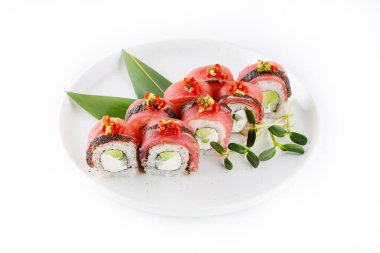 Suşi bar menüsü için Tataki ton balıklı suşi.,