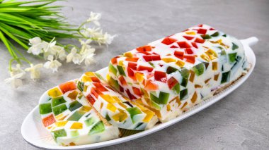 Lezzetli cam jöleli pasta.