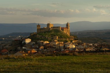 San Vicente de la Sonsierra (La Rioja. İspanya) Ortaçağ kalesi 