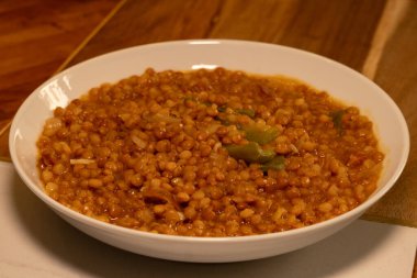 Merceklerin plaka açısı. İspanyol klasik yemek hazırlığı