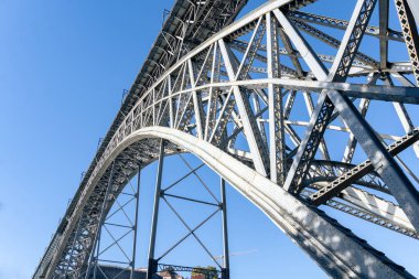 Douro Nehri üzerindeki Don Luis Köprüsü, Porto (Portekiz)
