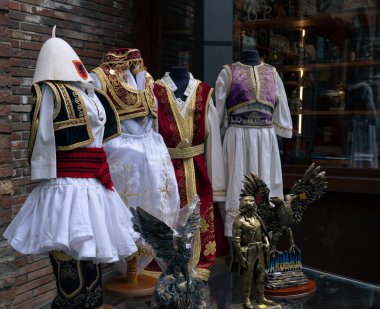 Arnavut geleneği, sembolleri ve kostümleri