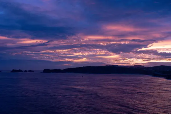 Atlantik Okyanusu üzerinde gün doğumu