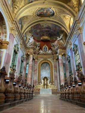 St. Peter ve Paul Katedrali 'nin içinde.