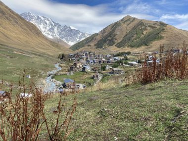 Karlı güzel dağ manzarası