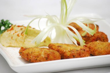 Humuslu falafel. Klasik bir Mısır mutfağı.. 