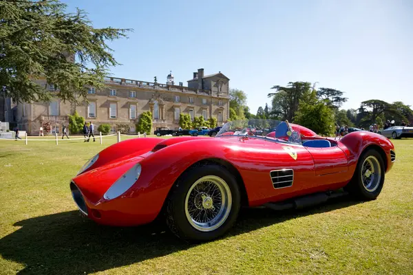 Salisbury, Wiltshire, İngiltere - 7 Haziran 2015: Wilton House, Klasik Supercar Show 2015 'te 1958 Ferrari Fantuzzi Spyder (196S Dino Replica)