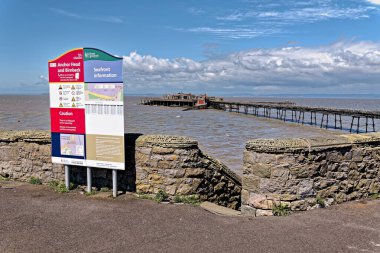 Weston-Super-Mare, Somerset, İngiltere - 29 Mayıs 2024: Birnbeck İskelesi, diğer adıyla Eski İskele, Weston-Super-Mare, Kuzey Somerset. Yıllarca terk edilmiş bir şekilde yattıktan sonra şimdi onarma sürecinde.