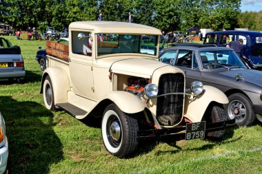 Westbury, Wiltshire, İngiltere - Eylül 1 2019: 1930 Ford Model A pick up Truck 355 Ci V8 Hotrod, BF 8759, Westbury White Horse Classic and Vintage Vehicle Show 2019, İngiltere                       