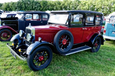 Westbury, Wiltshire, İngiltere - Eylül 12019: 2019 Beyaz At Klasik ve Vintage Vehicle Show 'da bir 1931 Morris Cowley Klasik Klasik Vintage araba                                                                     